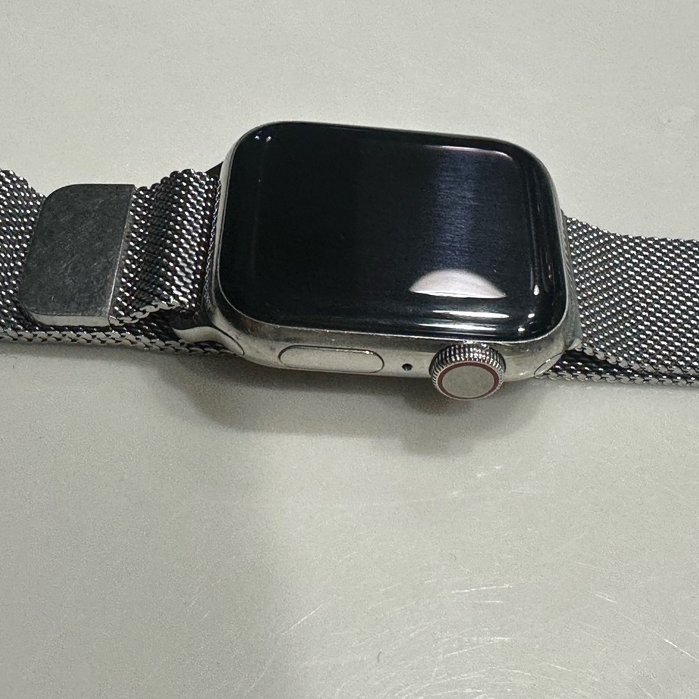 Series 4 stainless Steele Apple Watch